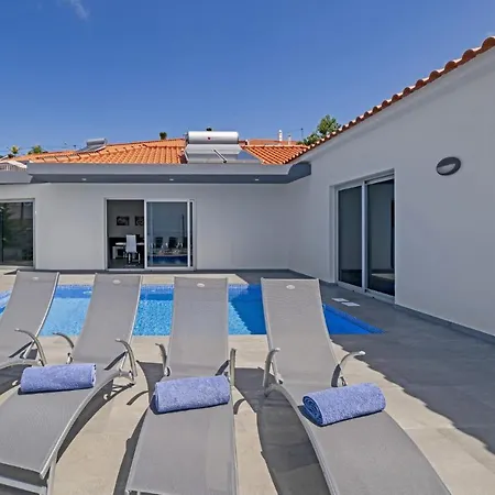 Villa Calhetascape By *